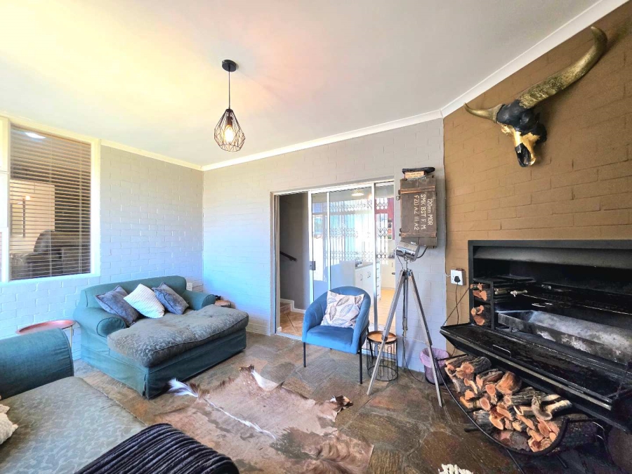 5 Bedroom Property for Sale in Plattekloof Western Cape